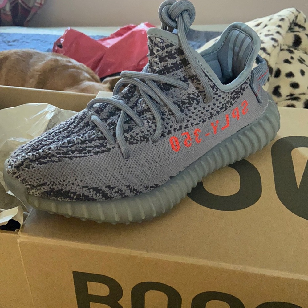 Yeezy almost brand new looking shoes very comfortable